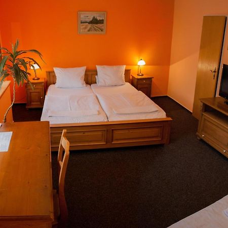 Hotel A Restaurace U Hrncire Кутна-Гора Экстерьер фото