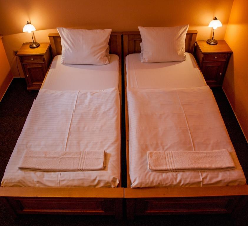 Hotel A Restaurace U Hrncire Кутна-Гора Номер фото