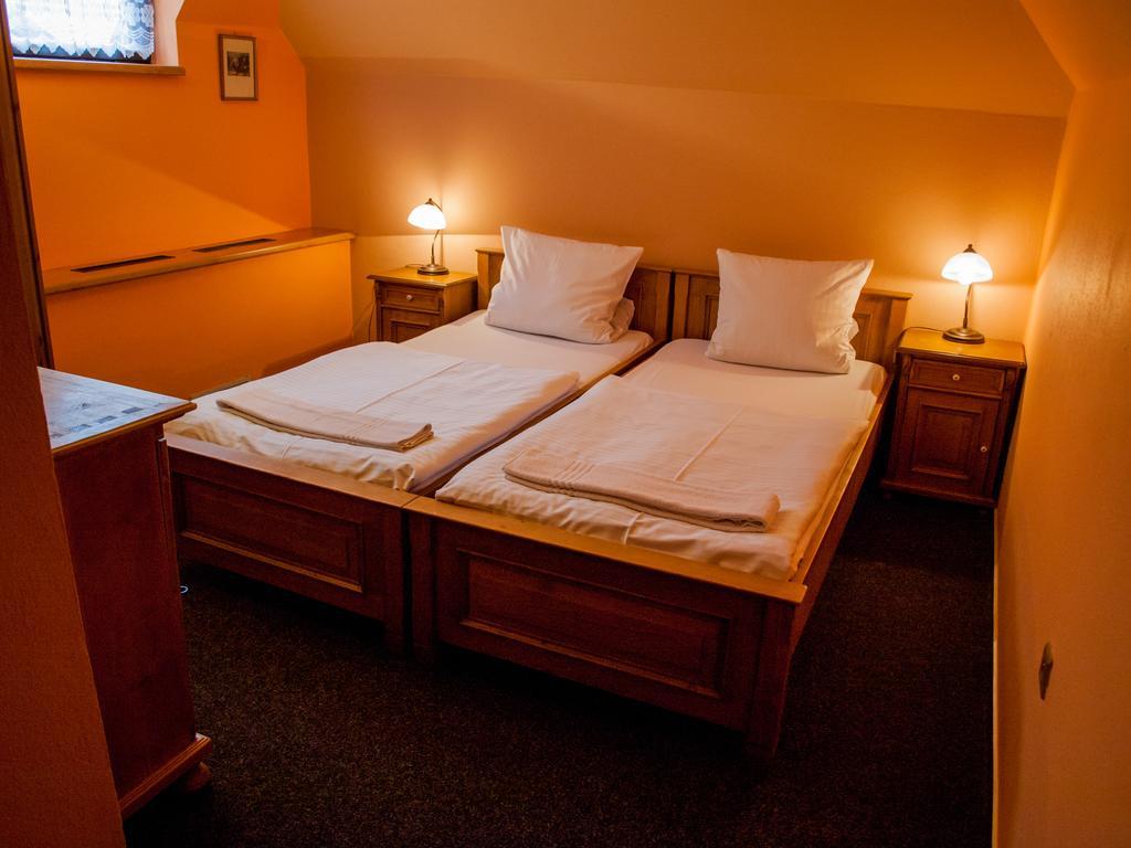 Hotel A Restaurace U Hrncire Кутна-Гора Номер фото